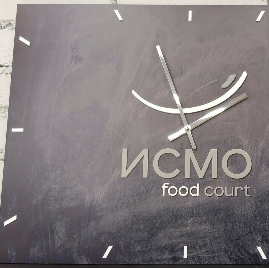 Часы из мелованной фанеры с объемными символами Деревянные часы с логотипом изготовление на заказ