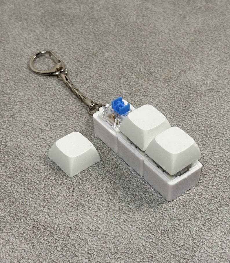 Кейкап-брелки-клавиши с логотипом 