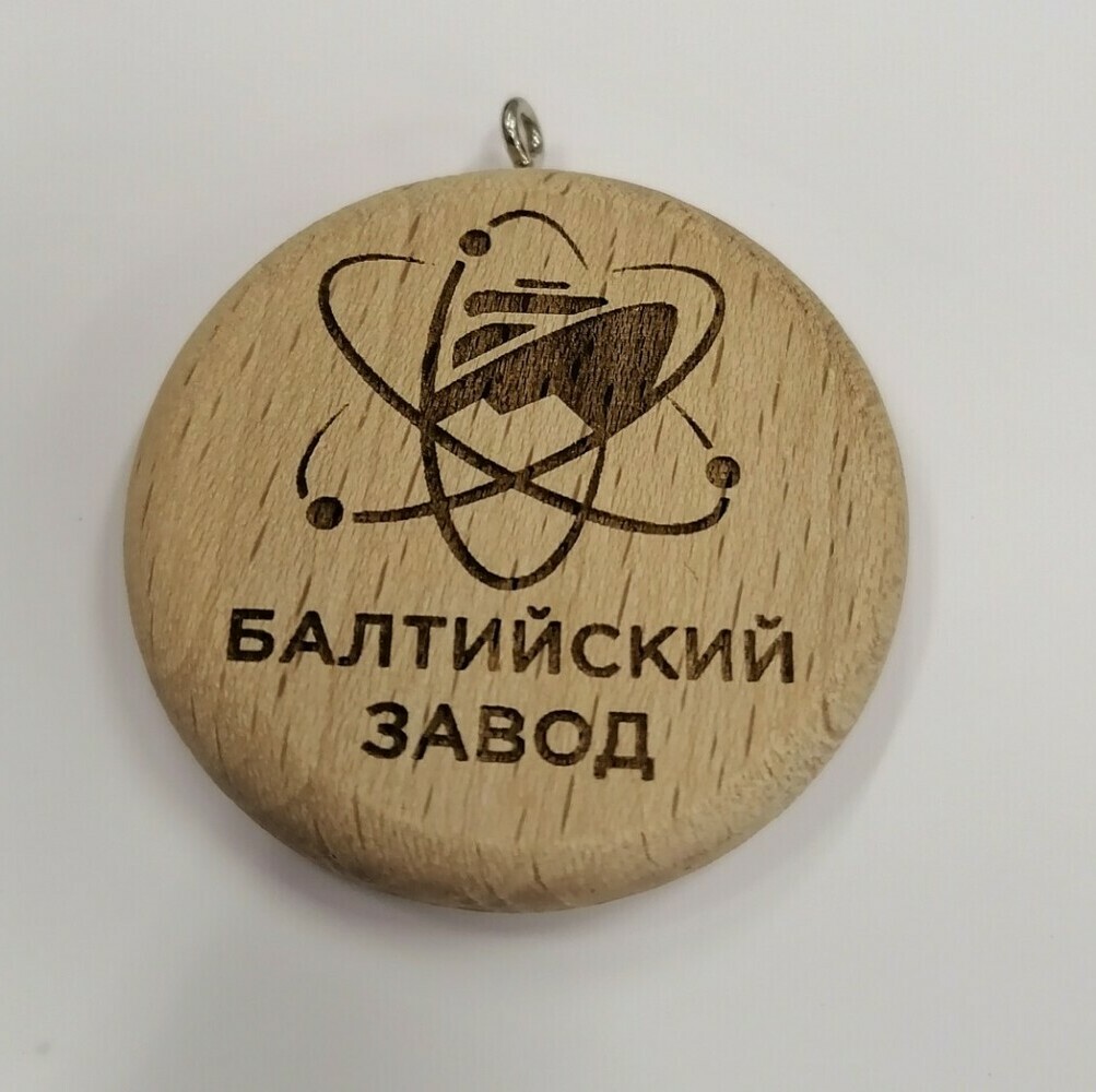 Изготовление брелков с логотипом из дерева