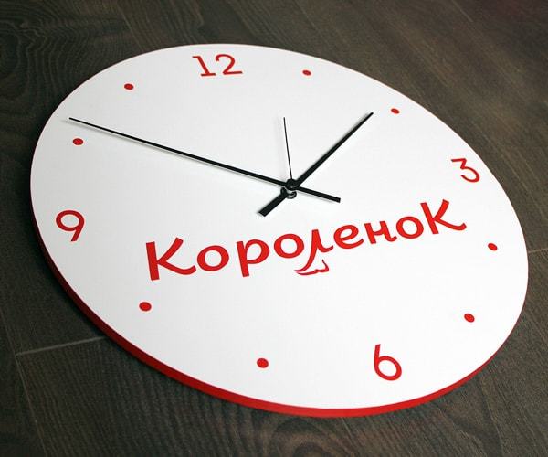 Часы из двухслойного пластика, лазерная гравировка.